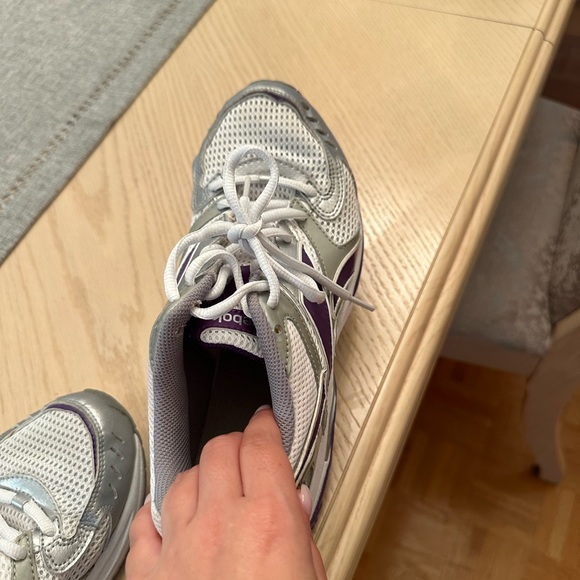 VINTAGE REEBOK RUNNING SHOES - Picture 5 of 10